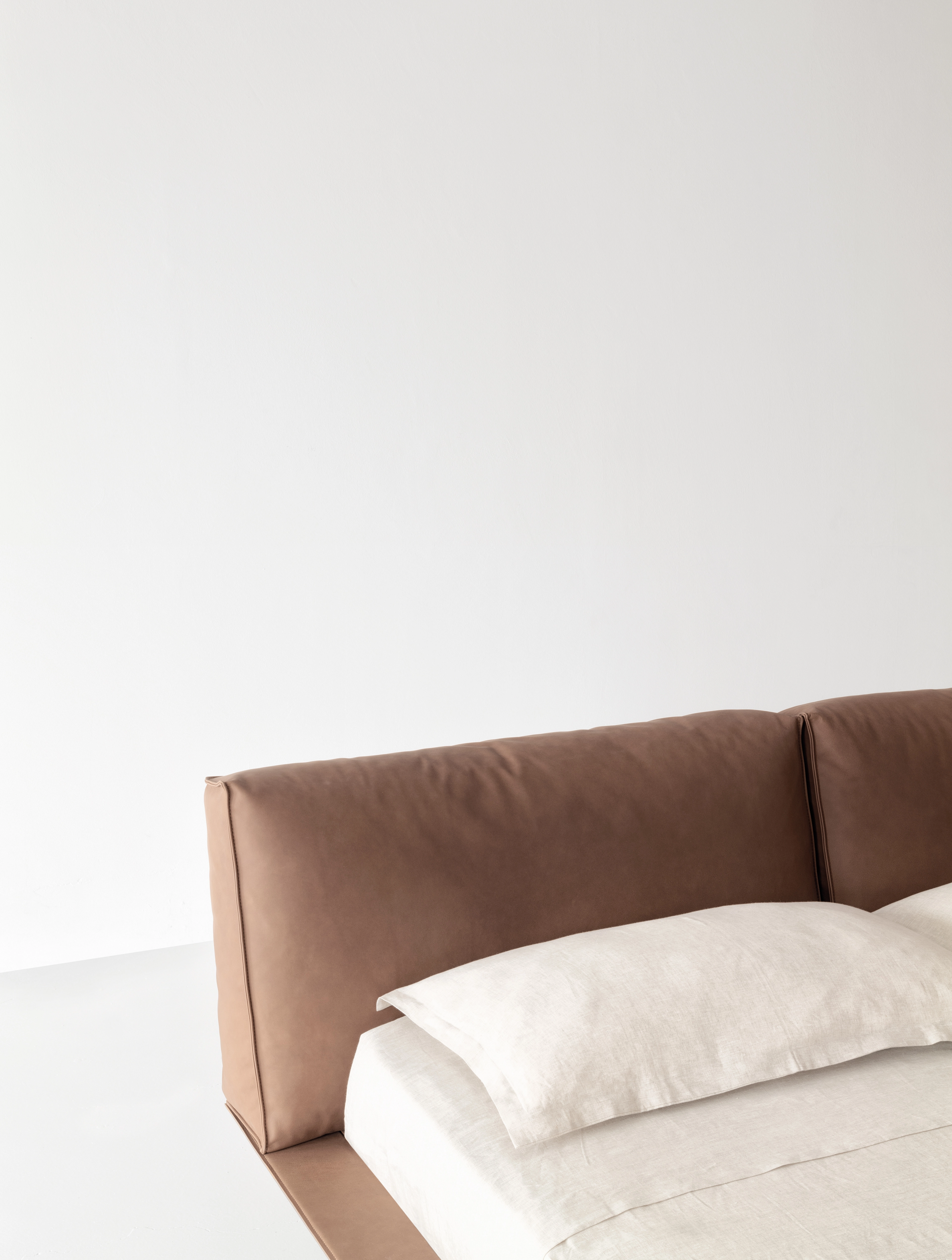 Posteľ VOGUE CUOIO BED 2024 - fotografia č. 6